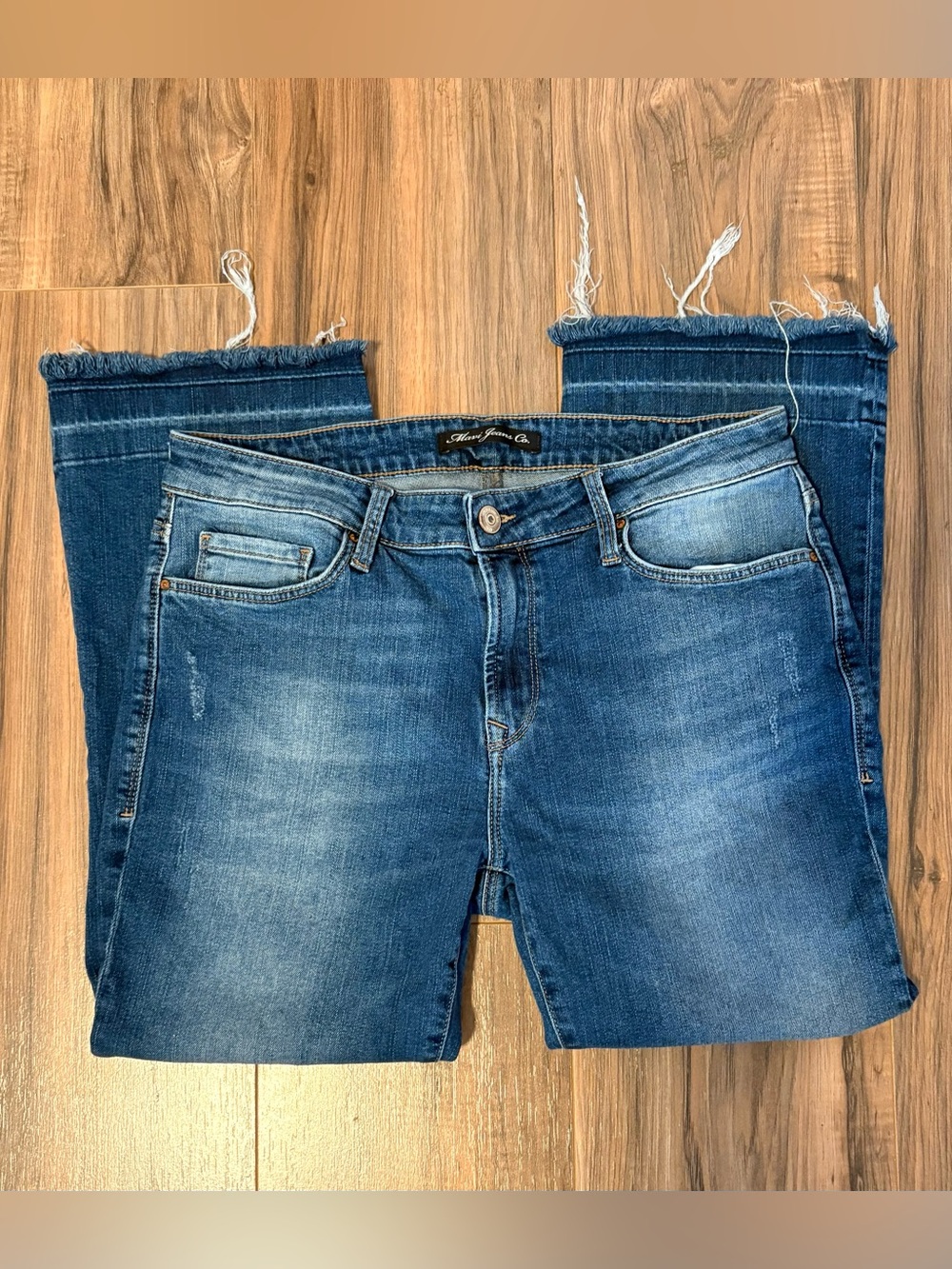 Women’s Frayed Capri Jeans Size 31